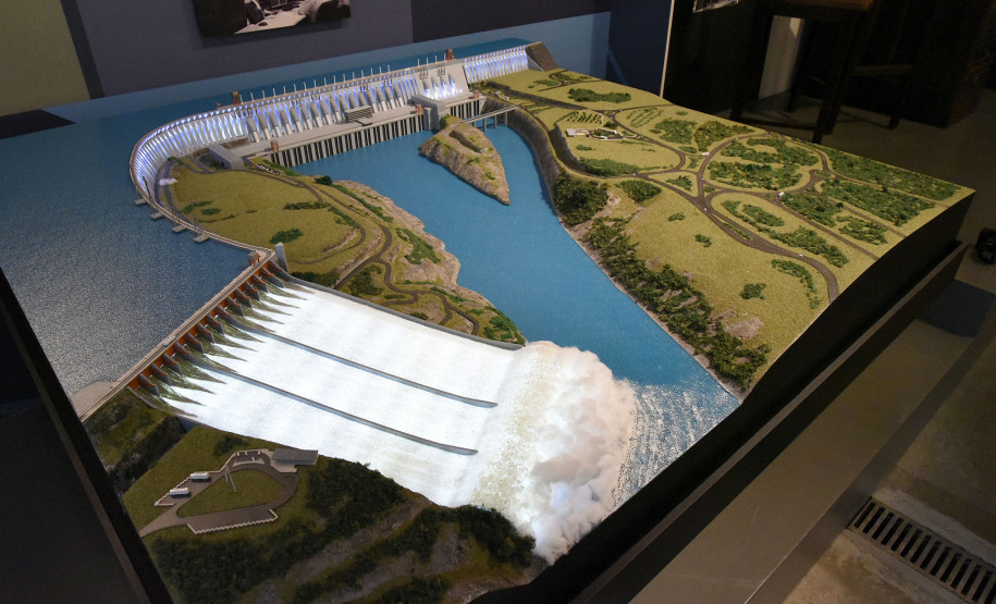 Maquete de Itaipu