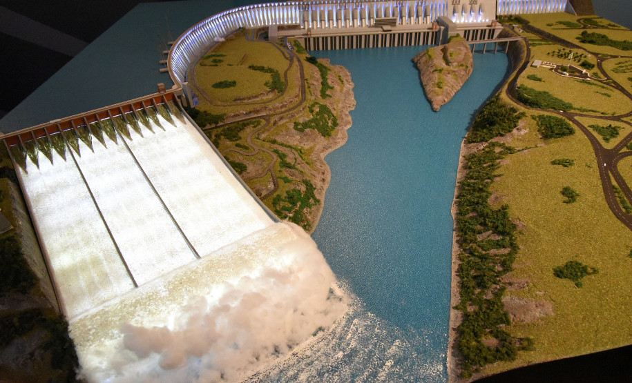 Maquete de Itaipu