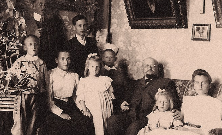 Exposição Arte e Ciência entrelaçadas: Frederico Lange de Morretes Família Lange na casa do Ipiranga (1907)
