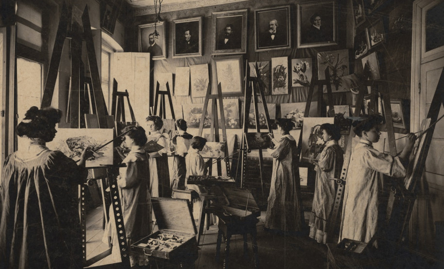 Exposição As Histórias das Mulheres a partir do Acervo do Museu Paranaense Exposição As Histórias das Mulheres a partir do Acervo do Museu Paranaense - Eixo Artes