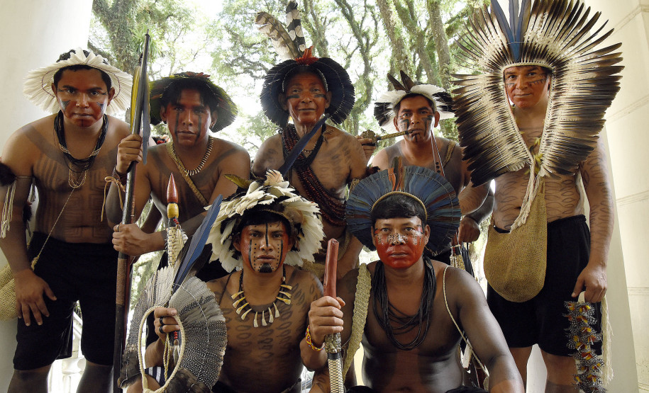 Apresentação cultural, exposição e venda de artefatos dos povos Fulni-ô, de Águas Belas, Pernambuco, no dia 11 de abril às 10h e 15h.