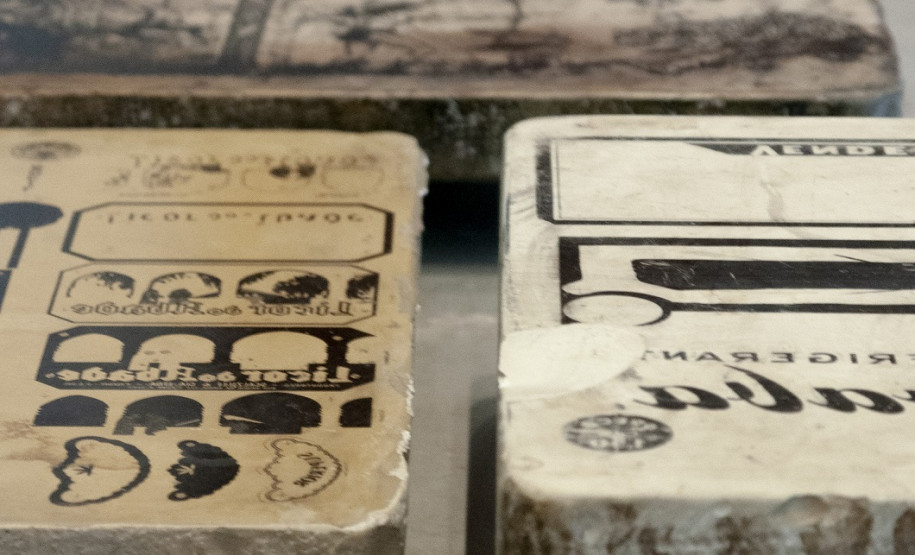 Pedras litográficas Pedras litográficas da antiga Impressora Paranaense que integram a mostra "Gravado".