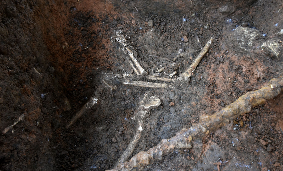 Na praça existem vestígios da capela de São Francisco de Paula, construída entre 1799 e 1809, e demolida em 1915 para edificação do Belvedere.