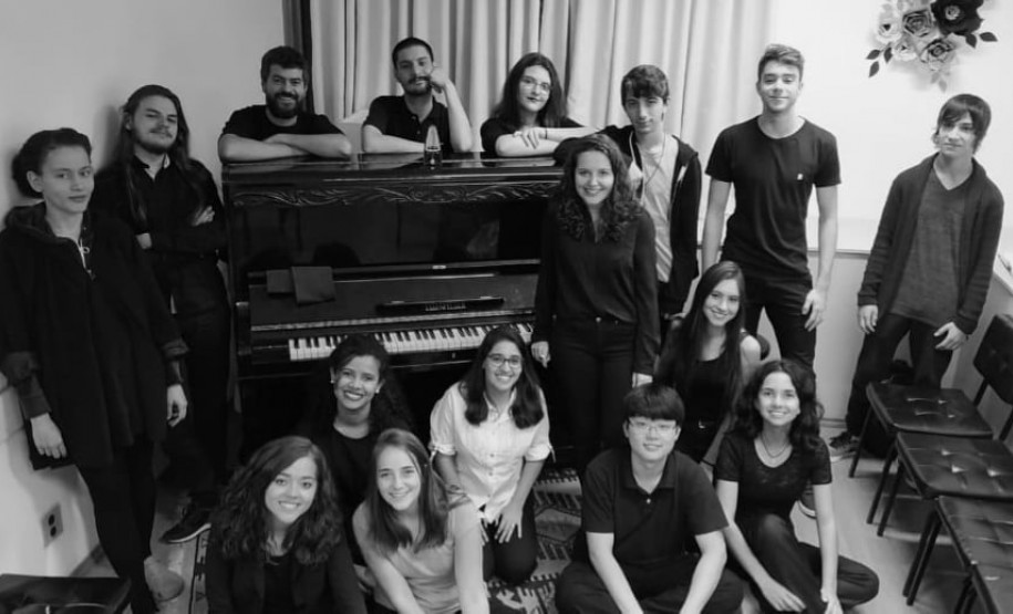 Grupo PianoTec No dia 6 de dezembro, a partir das 19h, o grupo PianoTec UTFPR: Técnica e Interpretação Pianística apresenta repertório dos estudos realizados ao longo de 2019.