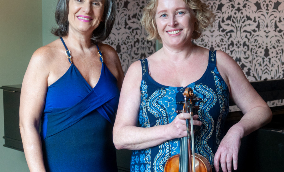 A pianista Carmen Fregoneze e a violinista Bettina Jucksch.