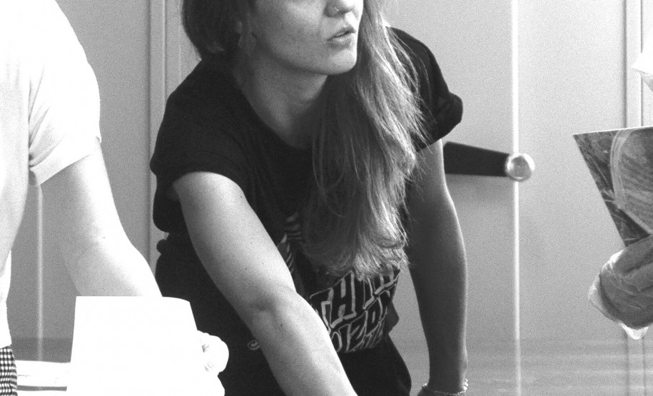 Bacharel e licenciada em Ciências Sociais e mestre em Antropologia pela UFPR. Desde 2018 atua como pesquisadora no departamento de Antropologia do Museus Paranaense.