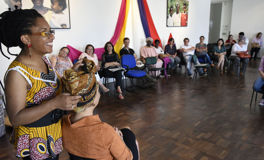 Oficina no Museu Paranaense provoca reflexão sobre a estética negra