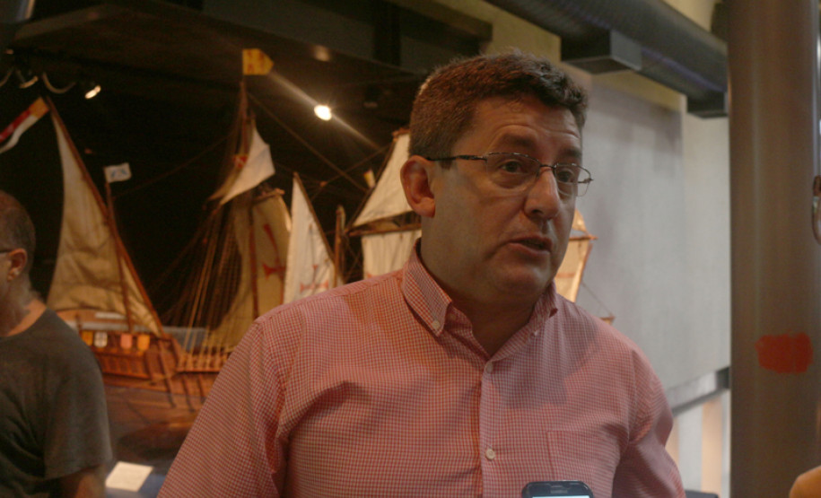 Antonio Marques experimentou os óculos de imersão 3D, disponíveis no dia da abertura. Antonio Marques experimentou os óculos de imersão 3D, disponíveis no dia da abertura, e classificou a experiência como "fantástica".