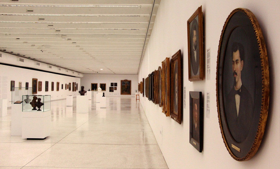 Aproveite o feriado de Carnaval para visitar os Museus do Estado Exposição “Memória das Ruas – Retratos dos Personagens de Curitiba” no MON. A exposição é em parceria com o MP.