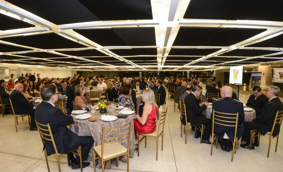 Museu Paranaense recebe o Prêmio Panorama do Turismo na categoria Turismo Cultural Museu Paranaense recebe o Prêmio Panorama do Turismo na categoria Turismo Cultural