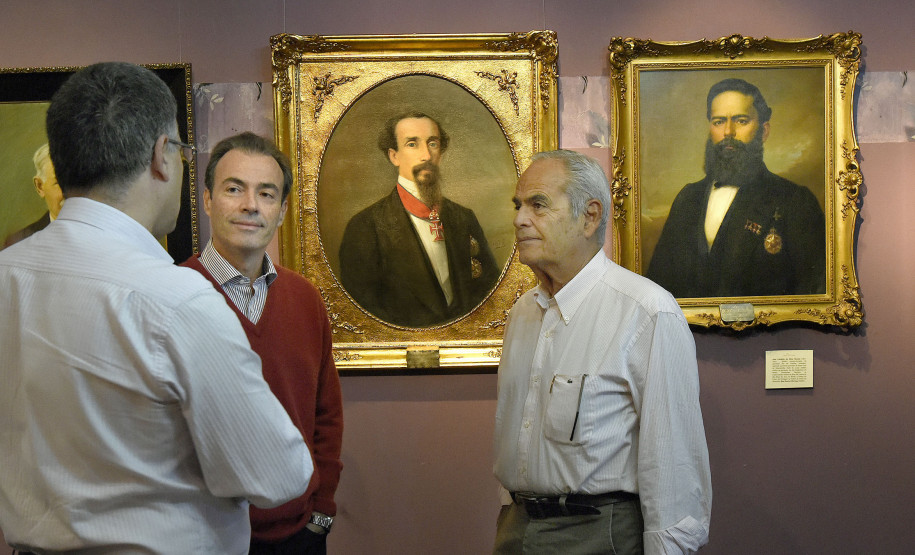 Museu Paranaense recebe visita de familiares de seus fundadores