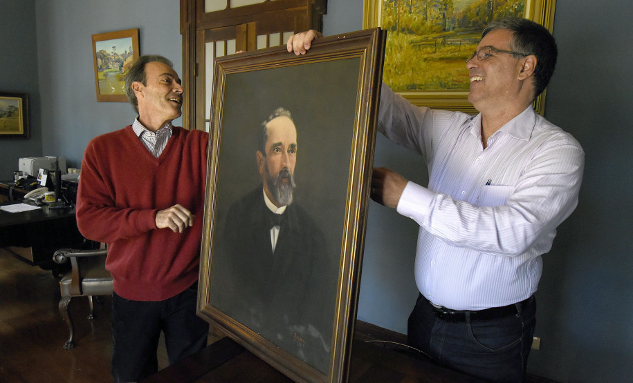 Museu Paranaense recebe visita de familiares de seus fundadores