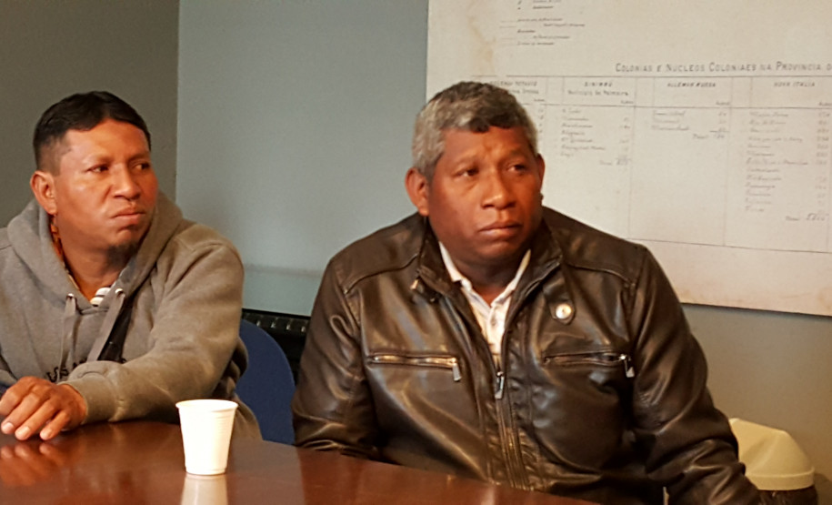 Indígenas Xetá visitam o Museu Paranaense Indígenas Xetá visitam o Museu Paranaense