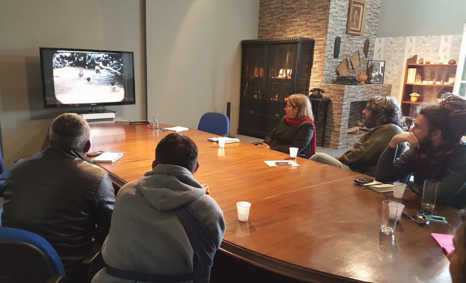 Indígenas Xetá visitam o Museu Paranaense Indígenas Xetá visitam o Museu Paranaense