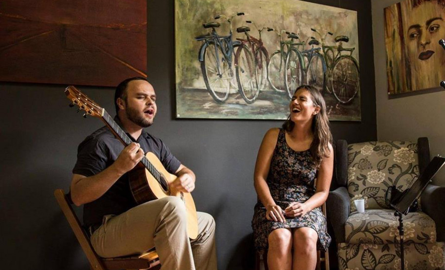 Museu Paranaense comemora aniversário com exposição sobre a imigração no Paraná O Duo Ânima é uma das atrações do aniversário do Museu Paranaense no domingo (24/09).